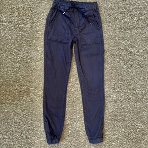 Black American Eagle high waisted jegging jogger, super stretch, no wear marks.